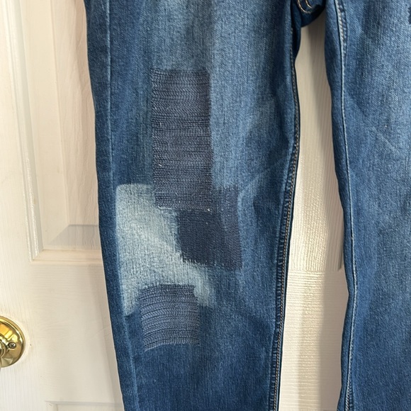 Kensie cropped jeans with unique design - Picture 4 of 6